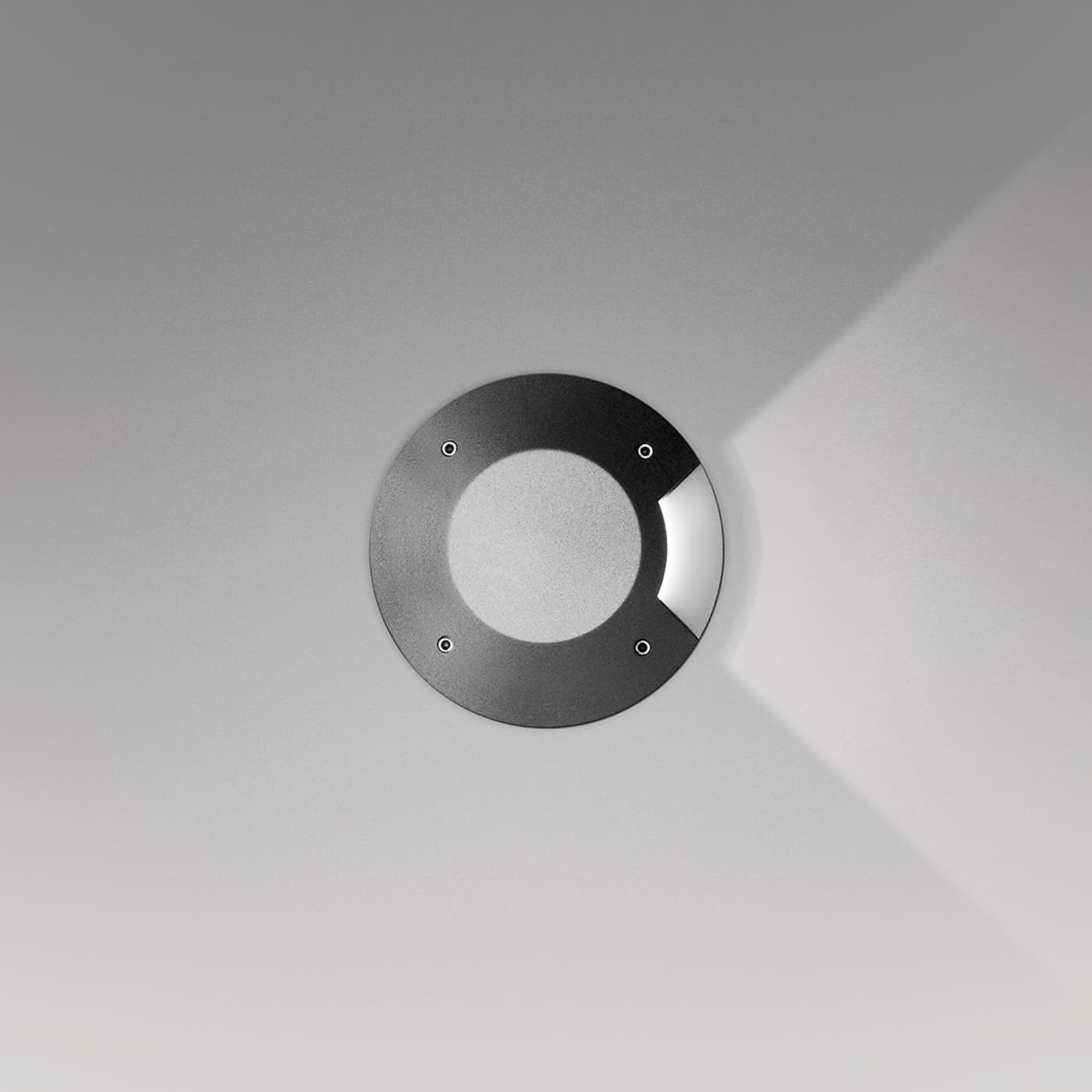 SUIT - Microsuit 1 window