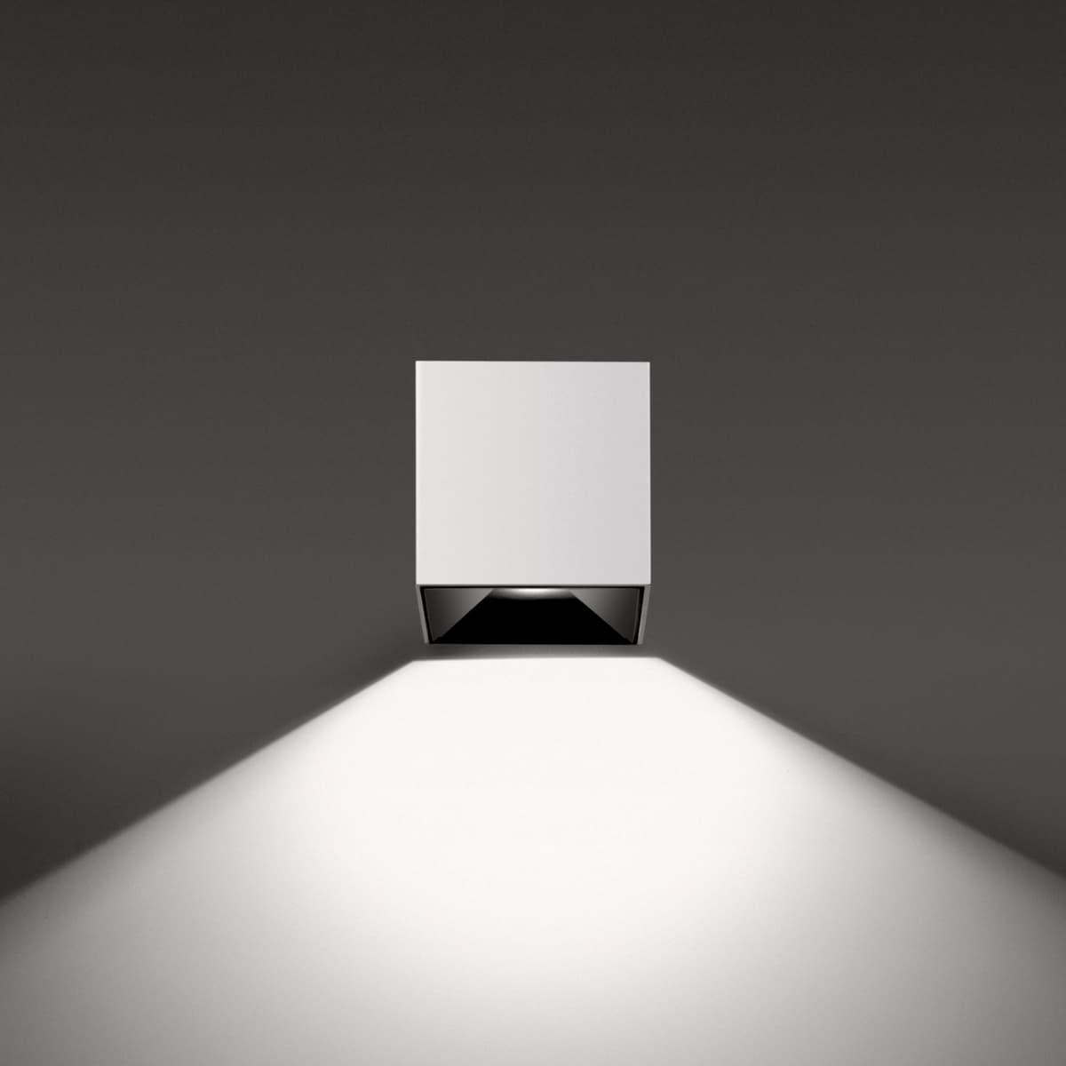 APPLY - Square, single emission 120°