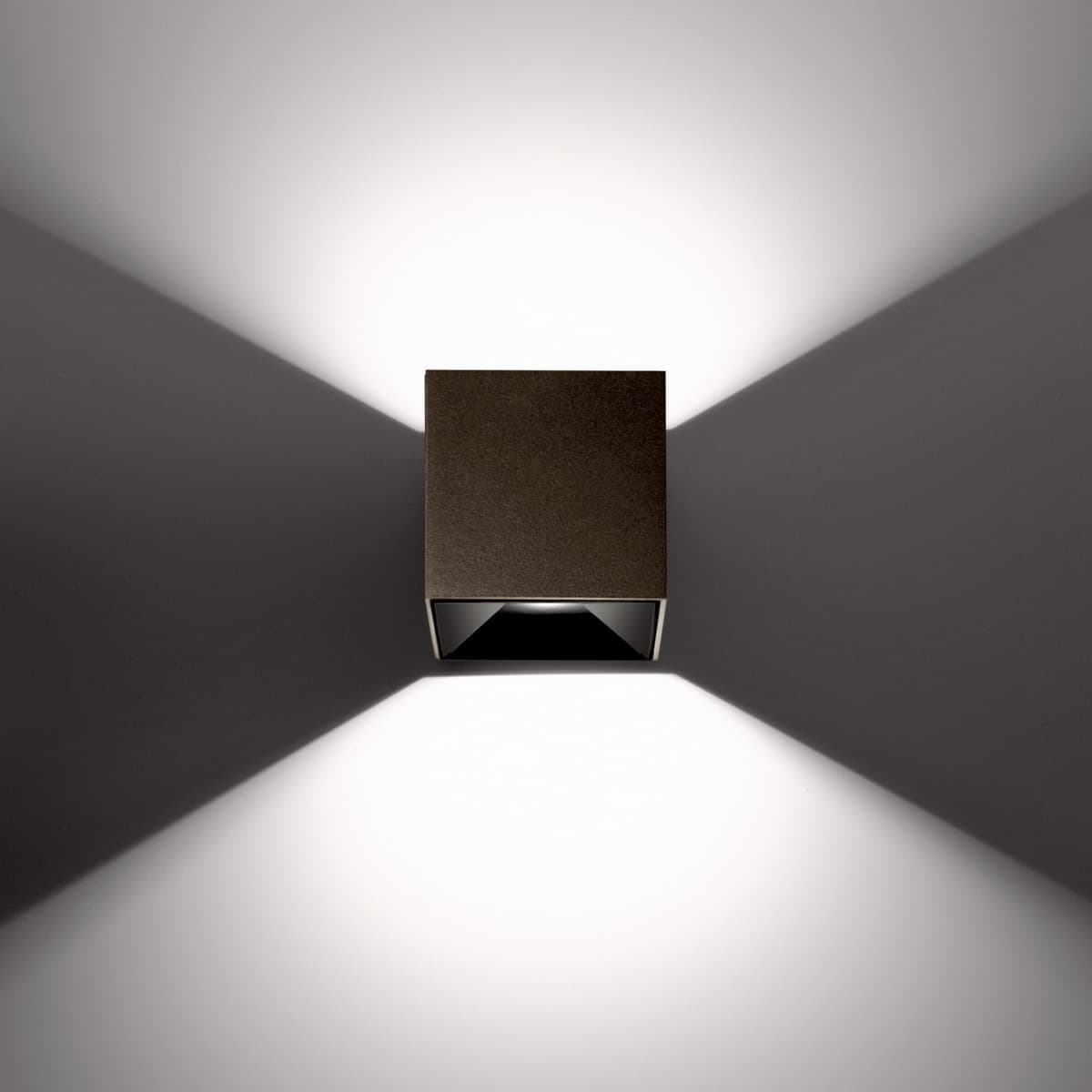 APPLY - Square, double emission 2x120°